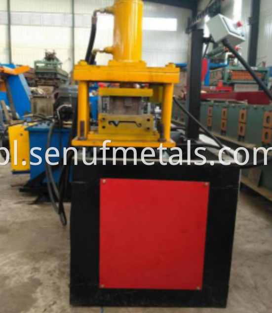 Roll Shutter Door Machine1